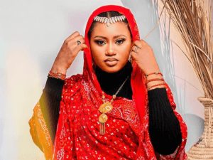 CIKAKKEN TARIHIN MOMEE GOMBE