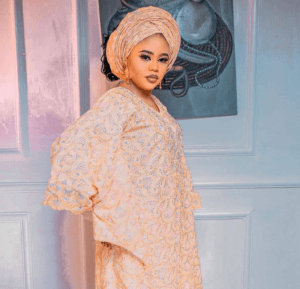 Cikakken tarihin aisha najamu