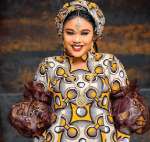 Cikakken tarihin aisha najamu